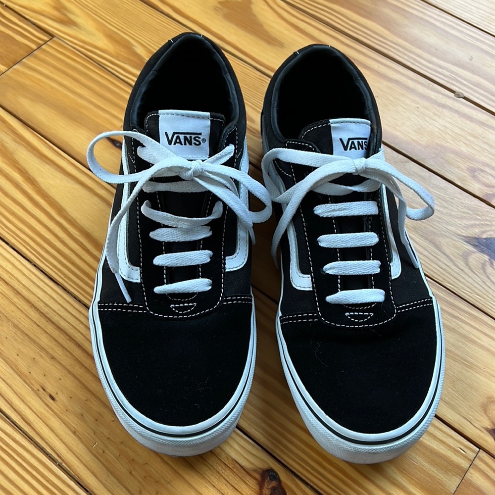 Black and White Classic Vans Youth Sizing